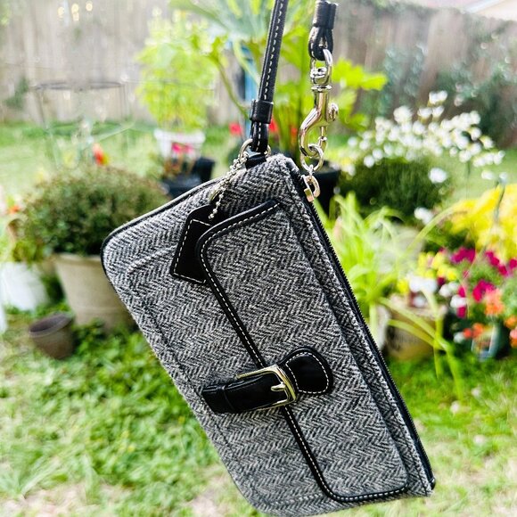 Vintage Coach Coach Herringbone Woolen Tweed Clutch Wristlet Black and White - Picture 2 of 16